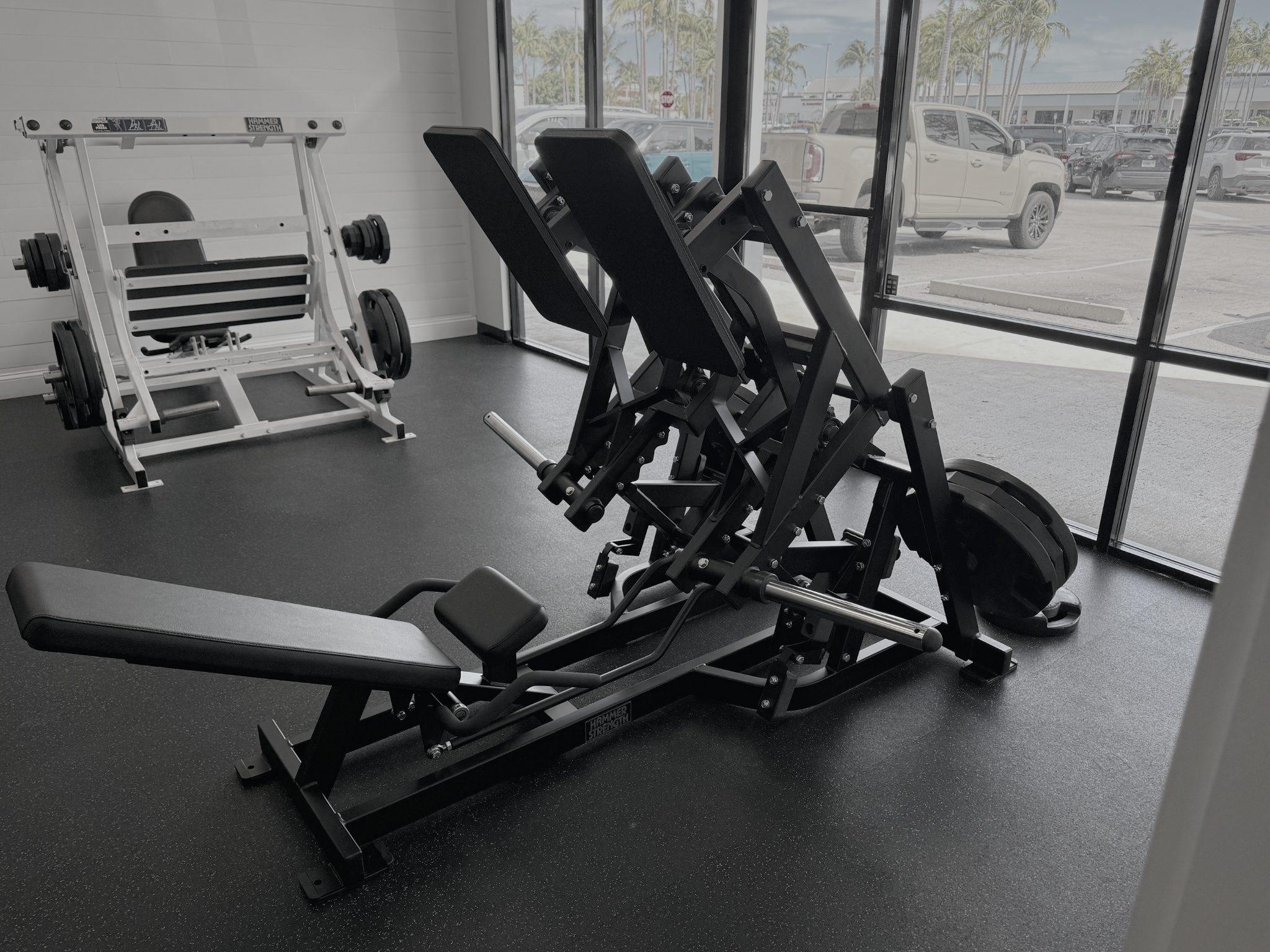 Hammer Strength super squat press