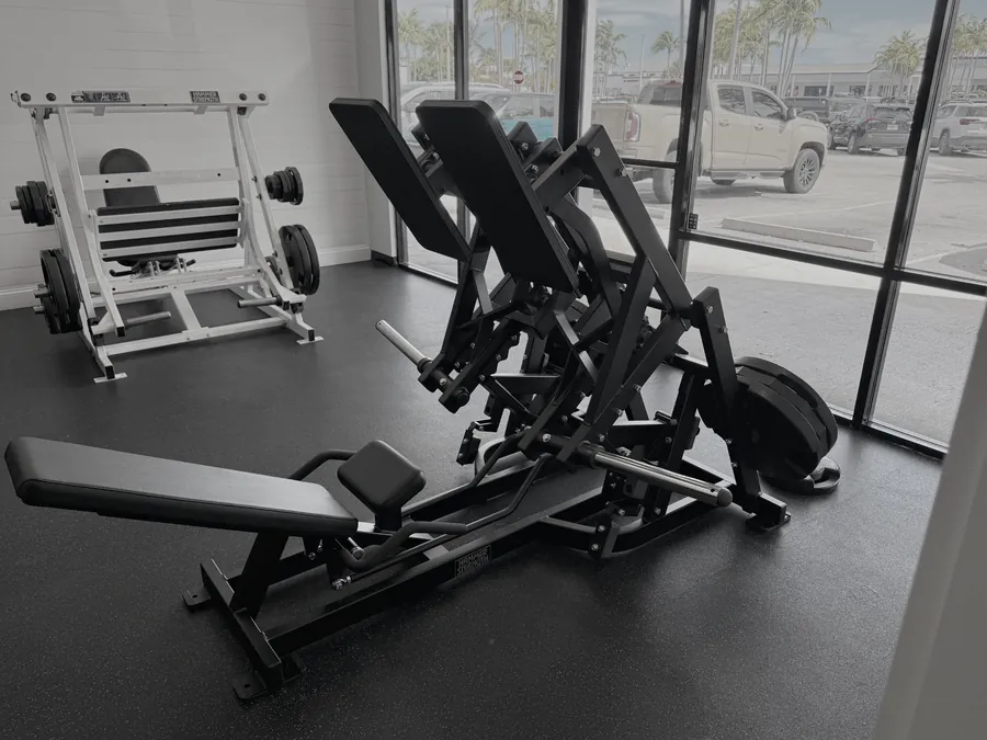 Hammer Strength super squat press