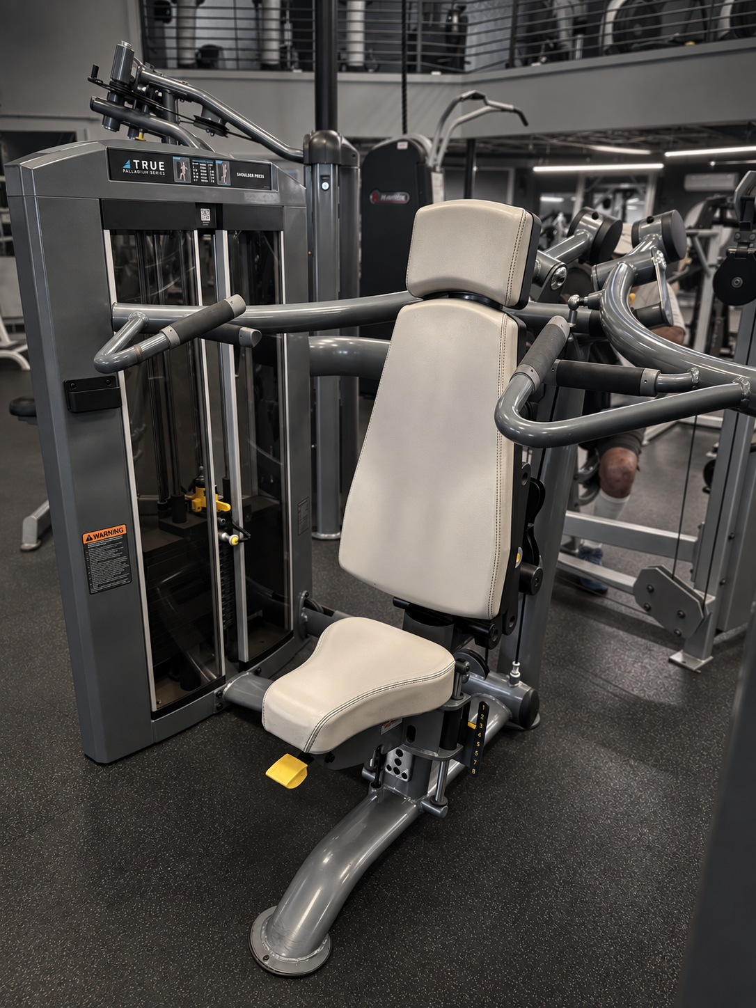 TRUE Fitness Palladium shoulder press